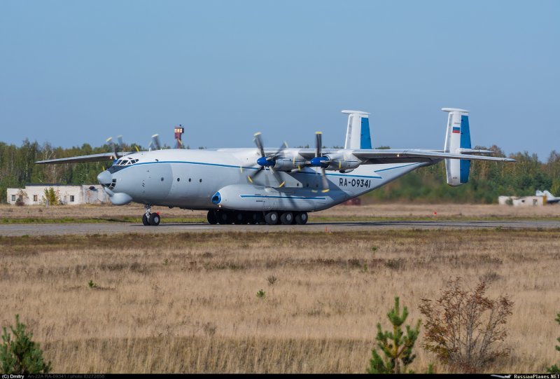 Тяжёлый военно-транспортный самолёт АН-22 («Антей»)