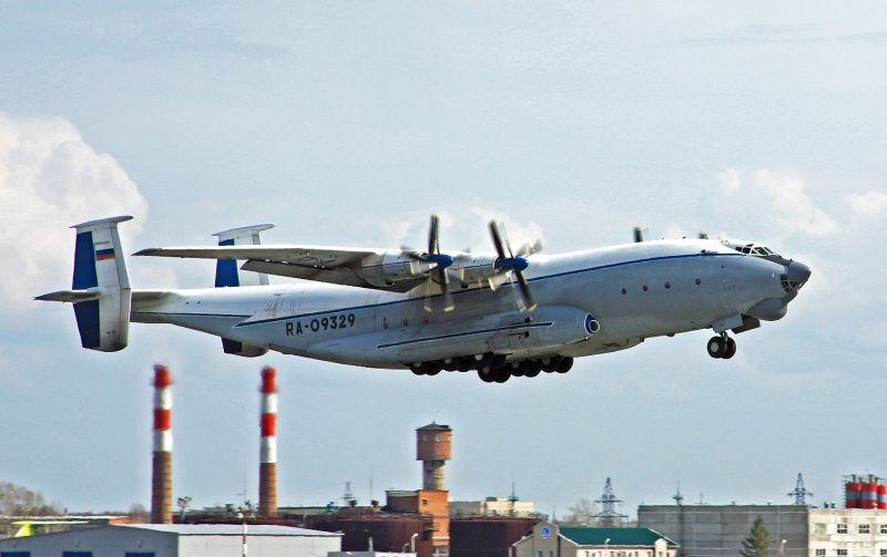Транспортный самолет АН 22 Антей