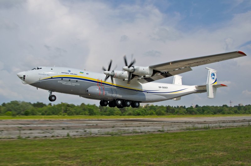 АН 22 Антонов Эйрлайнс