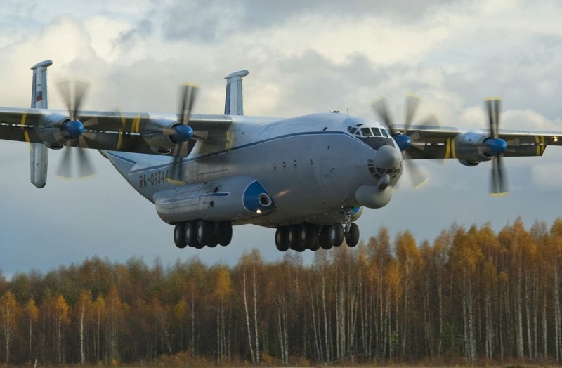 Транспортный самолет АН 22 Антей