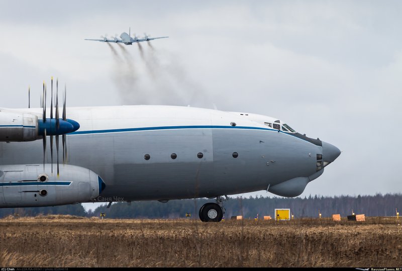 Тяжёлый военно-транспортный самолёт АН-22 («Антей»)