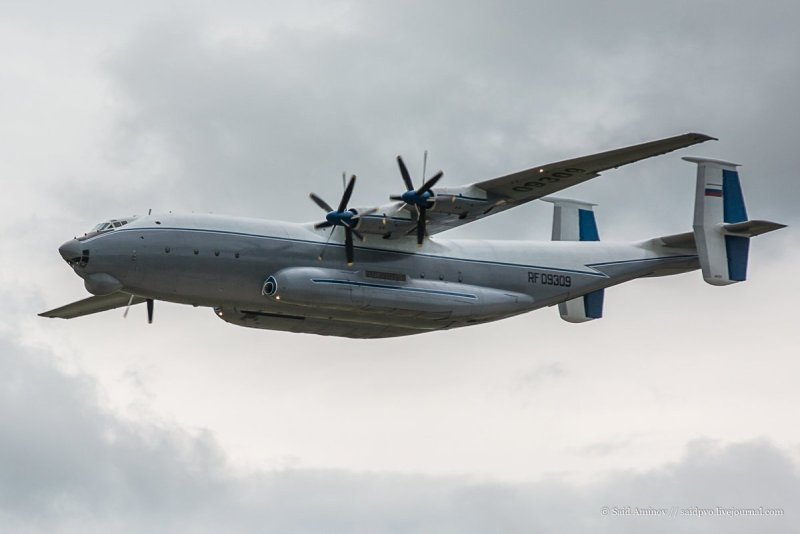 Транспортный самолет АН 22 Антей