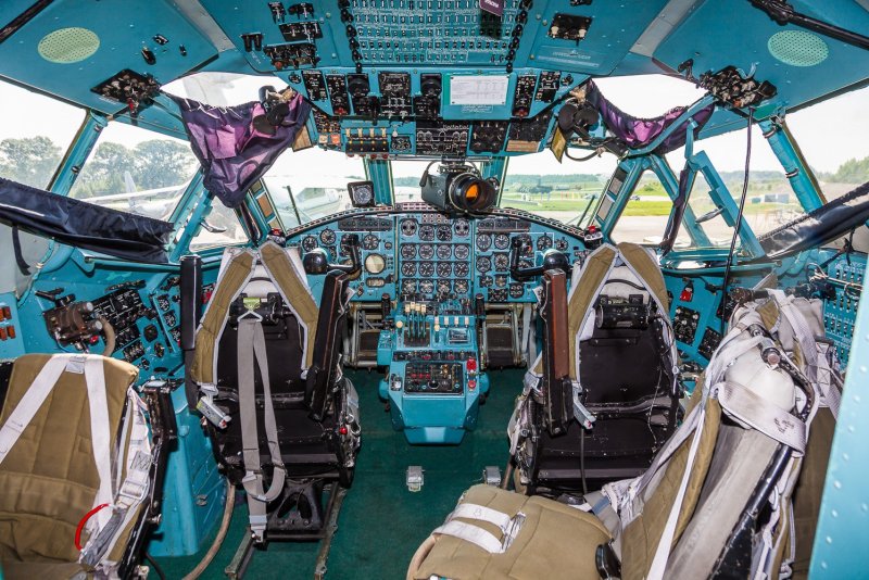 Кабина штурмана АН-22