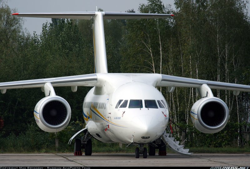 Антонов пассажирский самолет АН 218