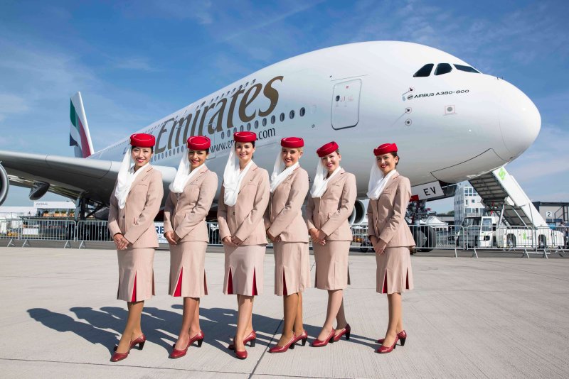 А380 Эмирейтс стюардессы