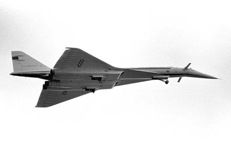 Ту-144 пассажирский самолёт 77102