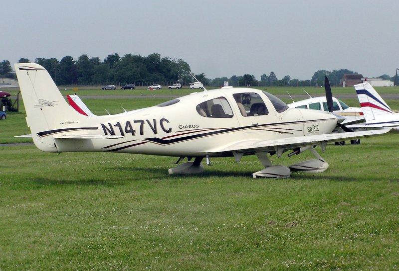 Двухмоторный самолет Cirrus