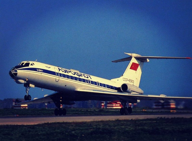 Ту-134 пассажирский самолёт