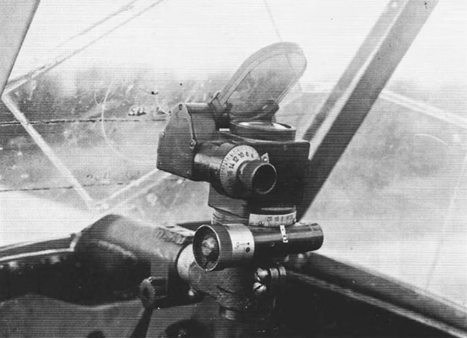 Прицел вов. Прицел ПБП-1б ил-2. Прицел ПБП-1а. Коллиматорные прицелы ПБП-1. Ил-2 1942 кабина пилота.