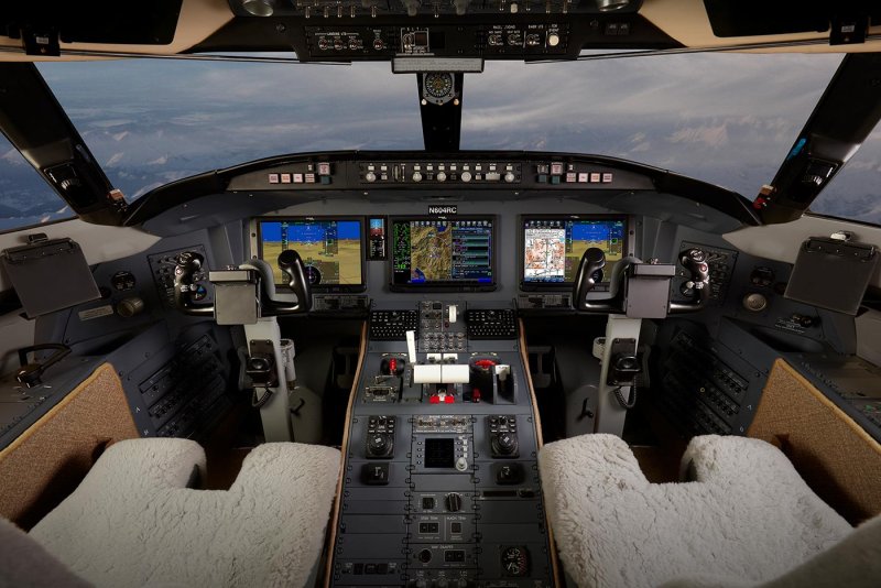 Challenger 604