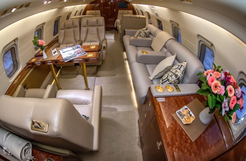 Bombardier Challenger 605 салон