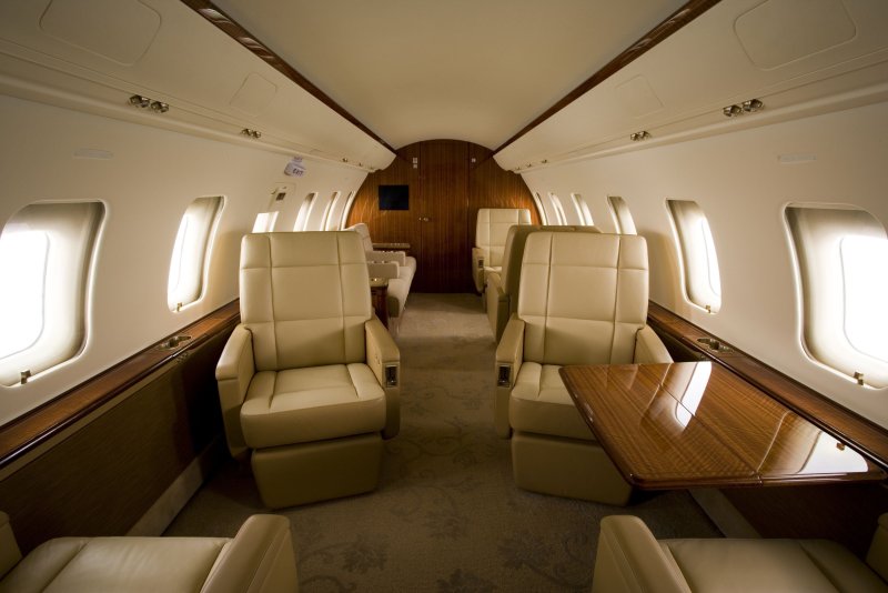 Джет Bombardier Challenger 604