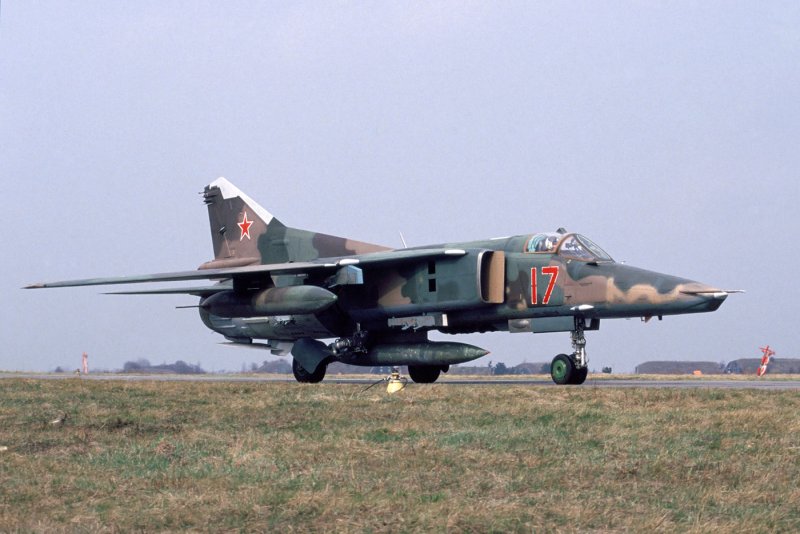 Миг-27 сверхзвуковой самолёт