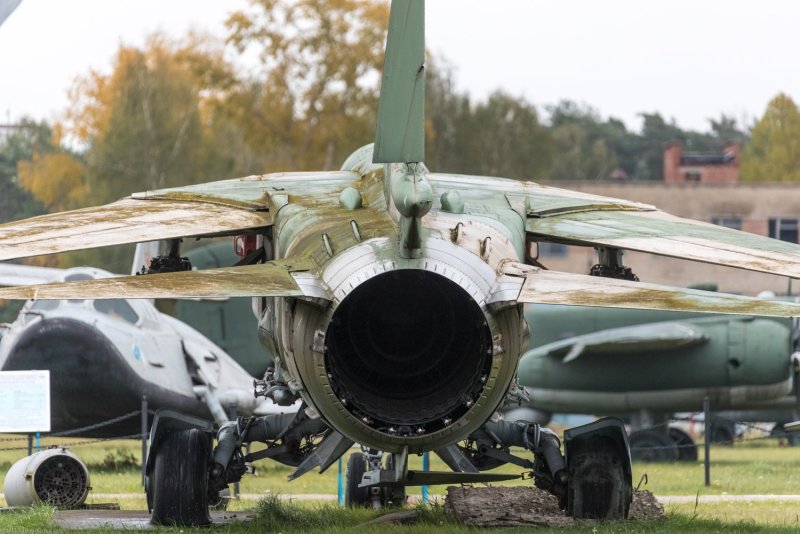 Миг-27 сверхзвуковой самолёт