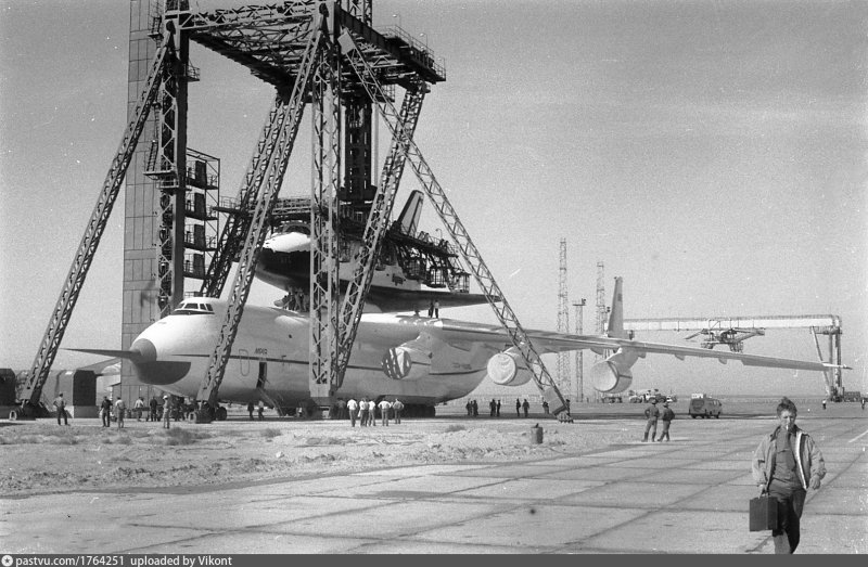 АН-225 С Бураном