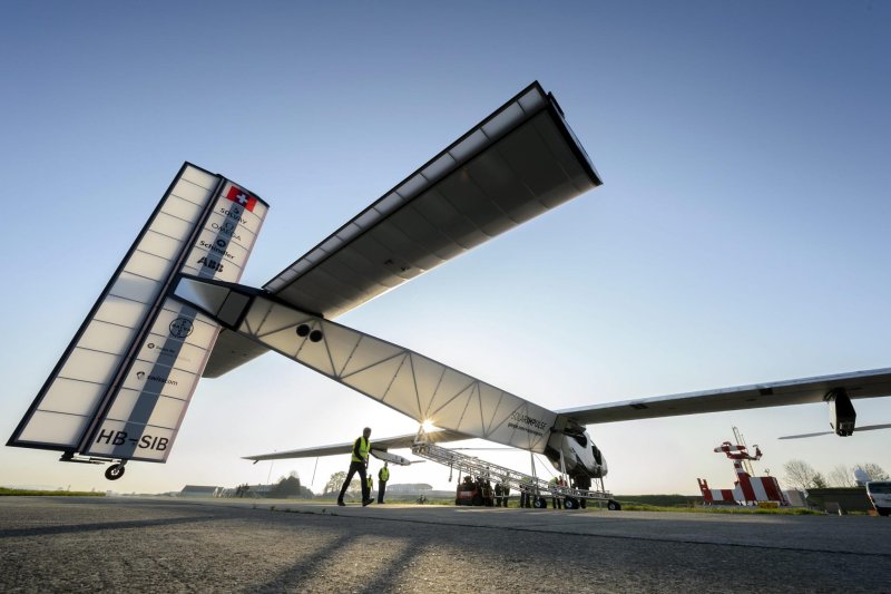 Самолет на солнечной энергии Solar Impulse