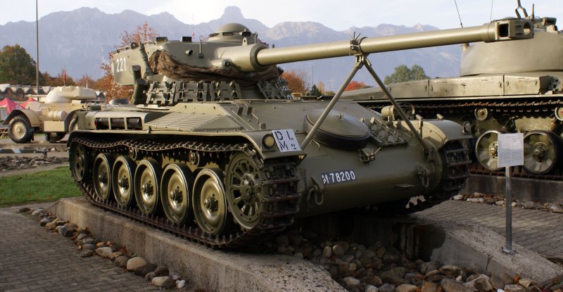Легкий танк АМХ-13