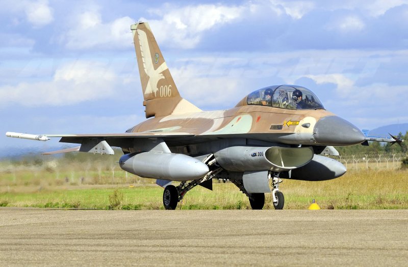 F16 истребитель