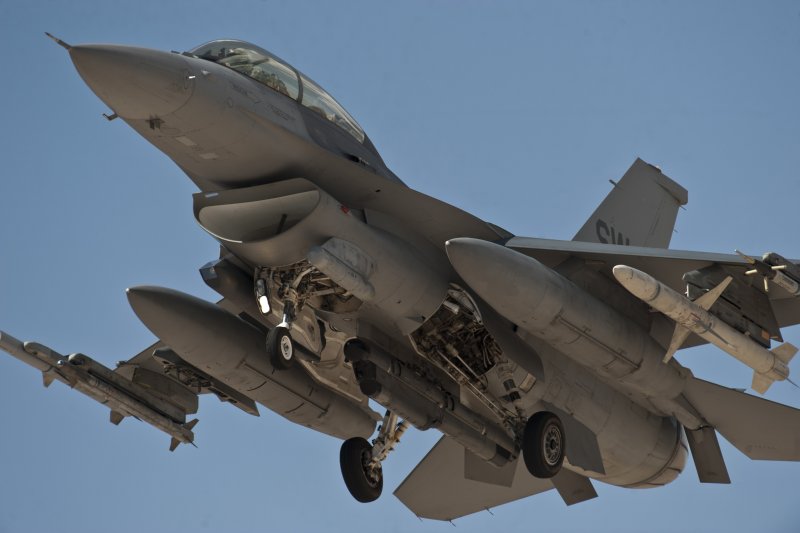Самолет f-16a Fighting Falcon