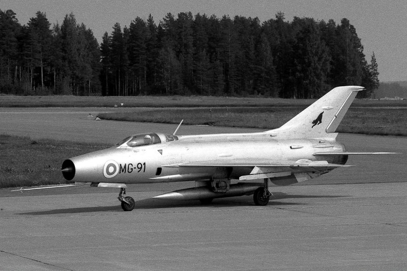 Самолет миг-21ф-13