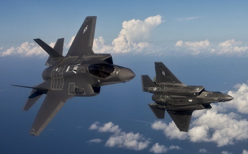 Американский бомбардировщик f35