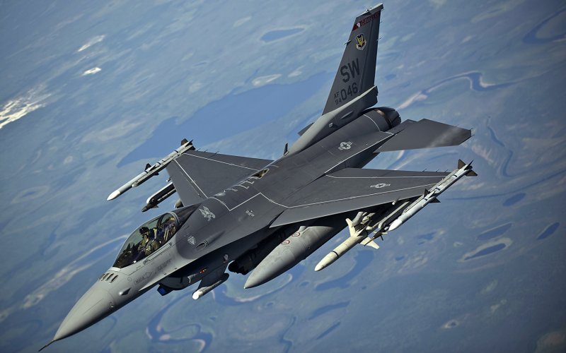 F-16 "файтинг Фалкон" General Dynamics f-16 Fighting Falcon
