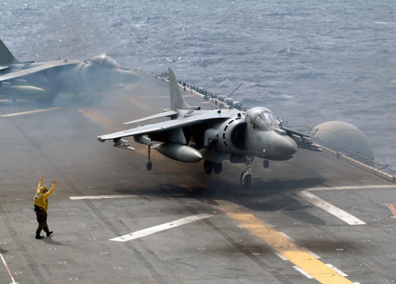 Самолет Harrier Jump Jet