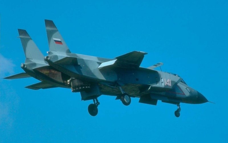 Як-141 палубный истребитель