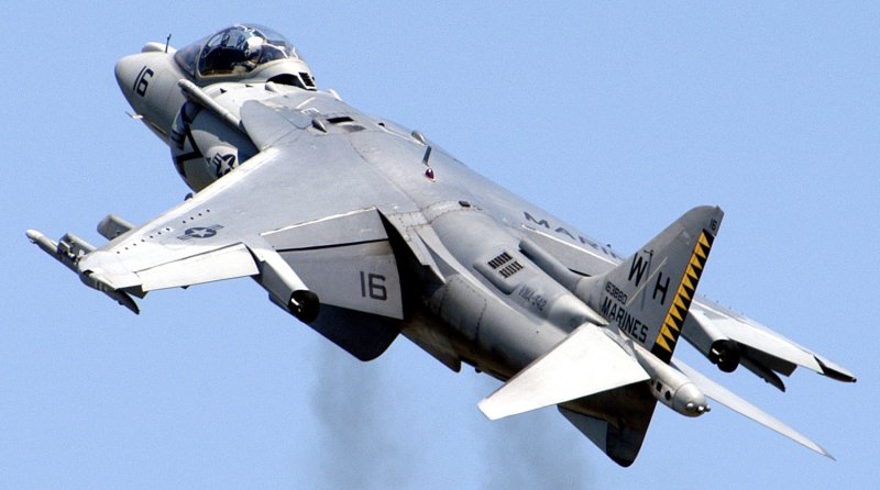 СВВП Harrier взлет