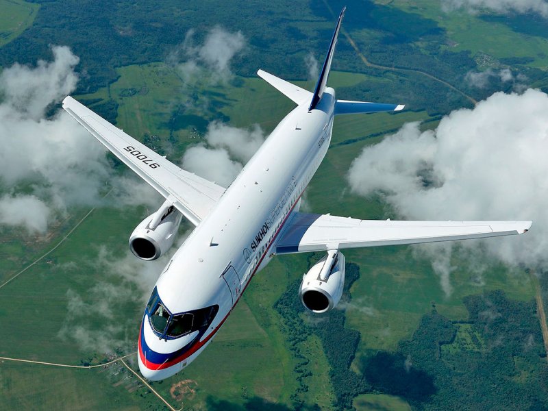 SSJ 100