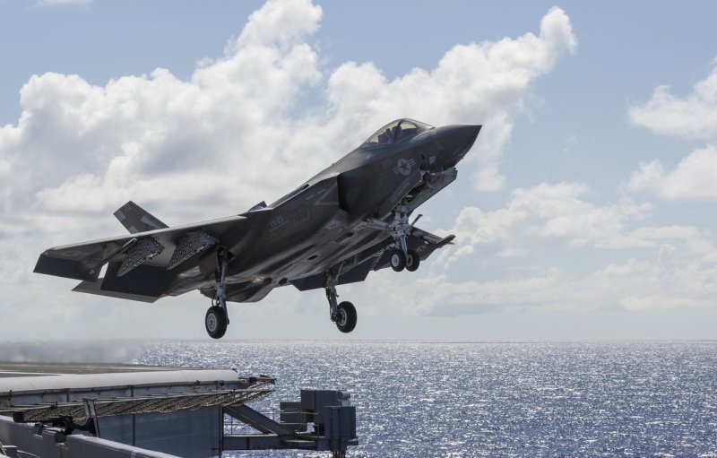 Истребитель-бомбардировщик - Lockheed Martin f-35 Lightning II