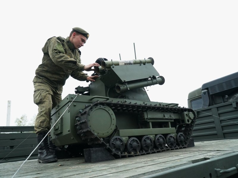 Уран-14 военный робот