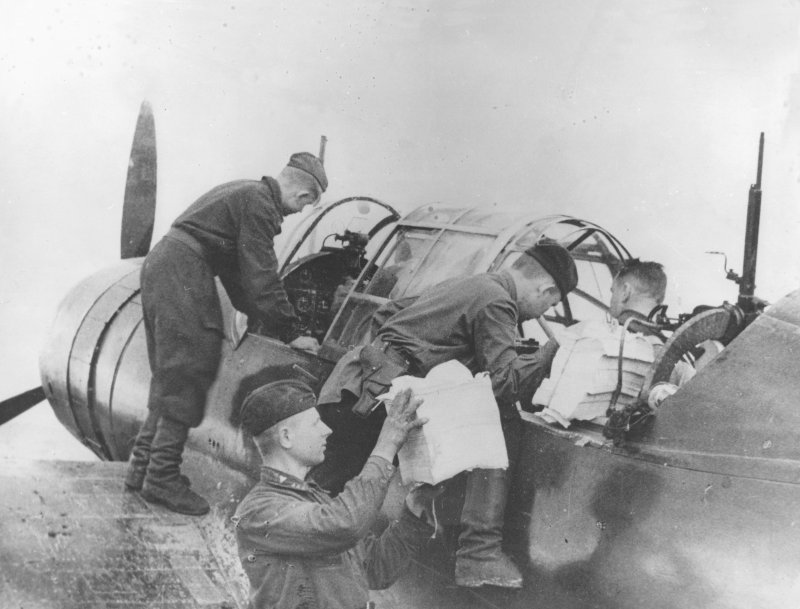 Легкий бомбардировщик-разведчик Су-2.