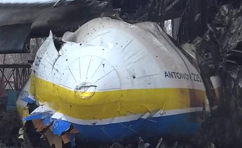 АН-225 «Мрія» уничтожен в Гостомеле.