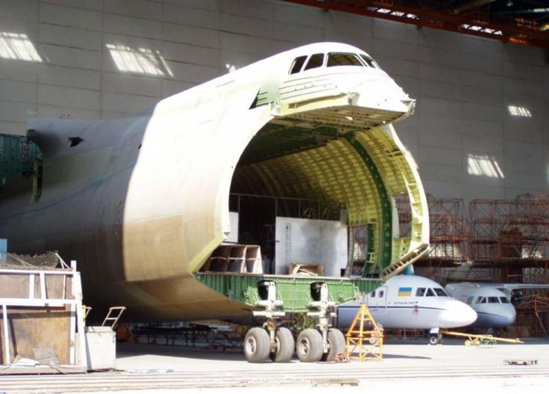 АН-225 Мрия кабина