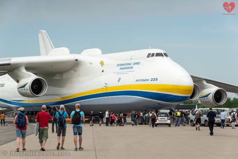 Грузовой самолет АН 225 Мрия