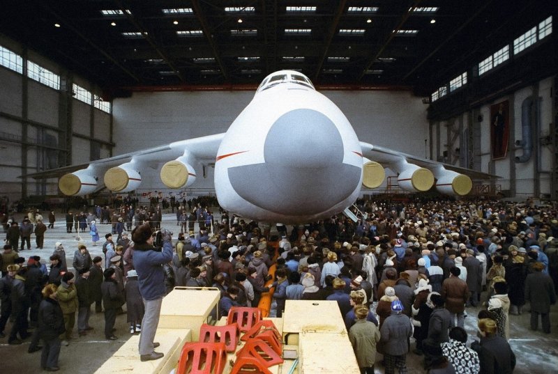 АН-225 «Мрия» 1988