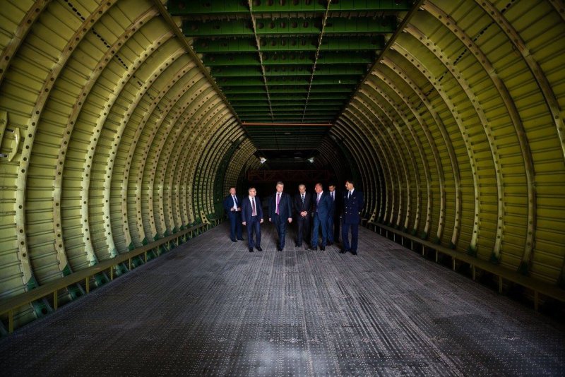 АН-225 Мрия кабина