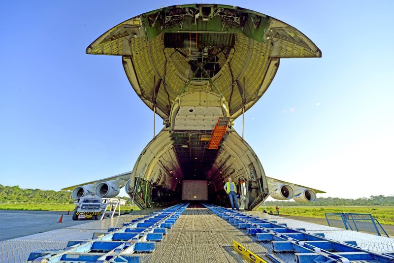 АН-225 Мрия кабина