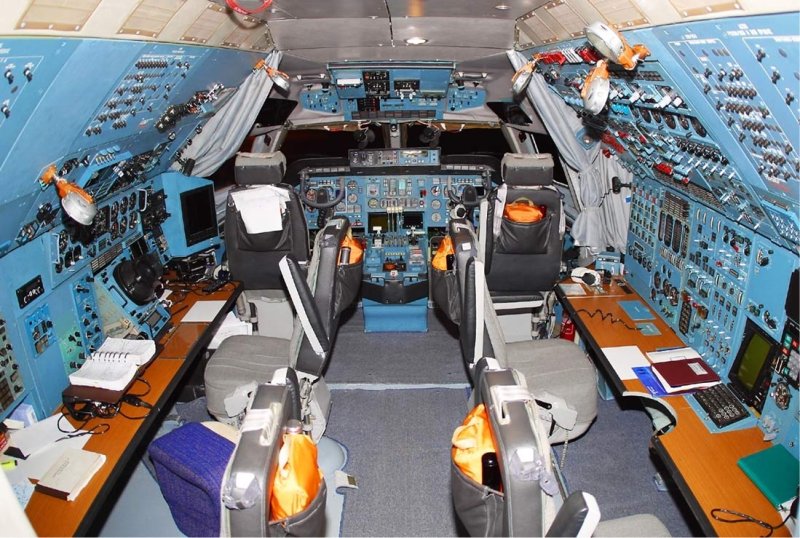 АН-124 кабина пилотов