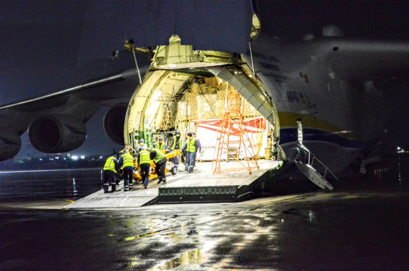 АН-225 Мрия кабина