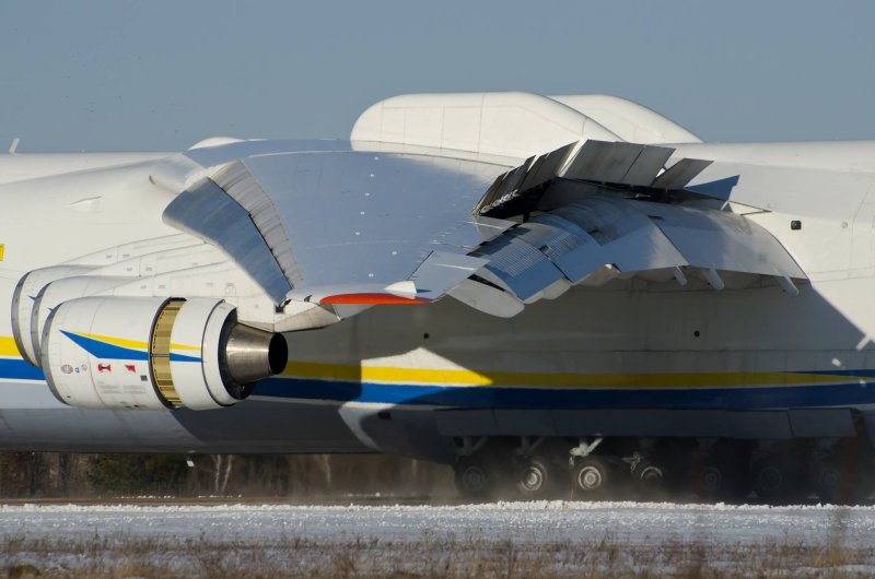АН-225 Мрия крыло