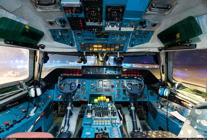АН 225 Мрия кабина пилотов