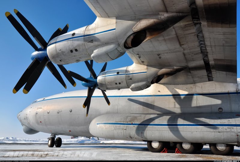 Тяжёлый военно-транспортный самолёт АН-22 («Антей»)