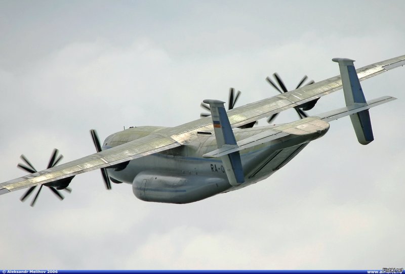 АН-22 военно-транспортный самолёт