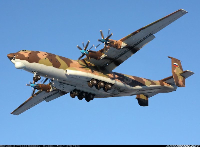 Тяжёлый военно-транспортный самолёт АН-22 («Антей»)