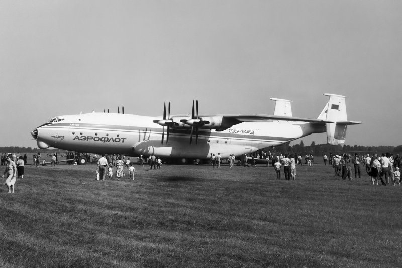 АН-22 В Ле Бурже