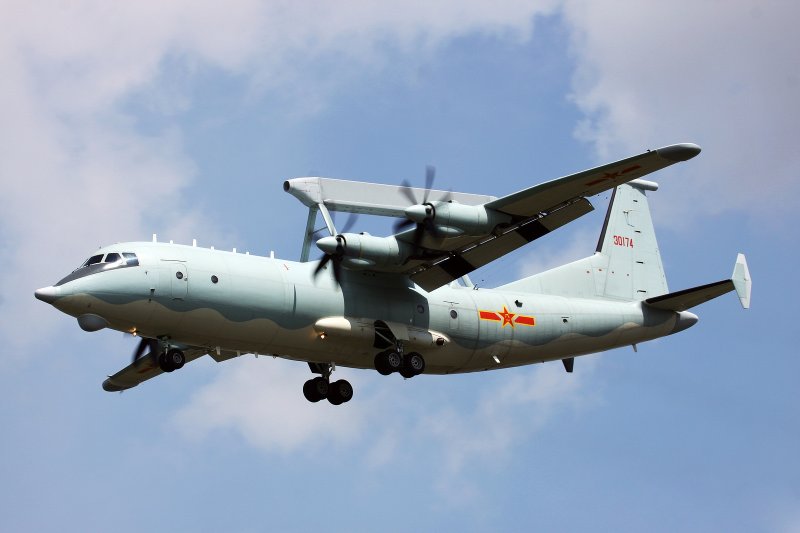 Shaanxi y-8 самолет