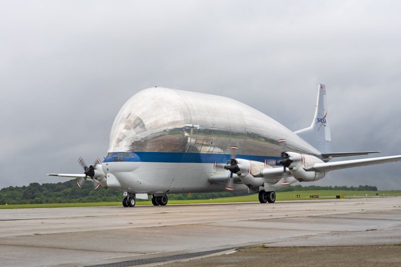 Электрический x-57 Maxwell и транспортный super Guppy