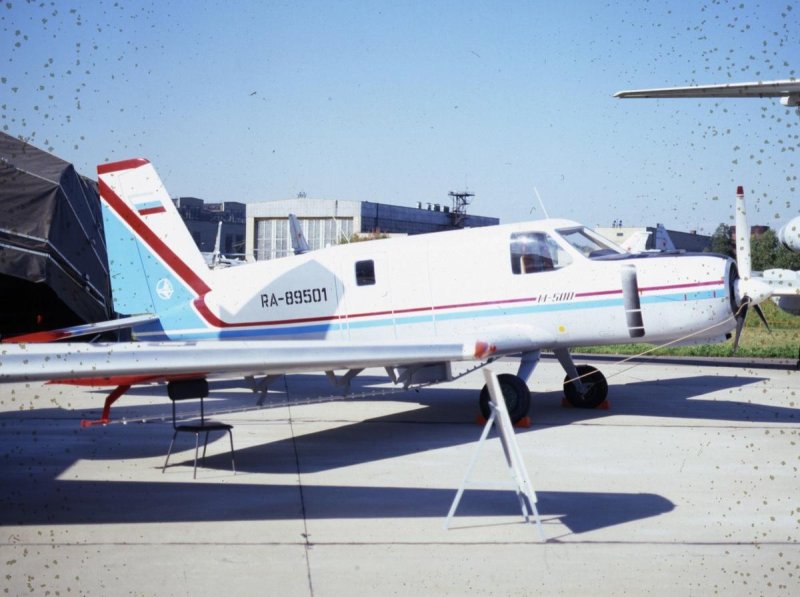 Самолет м-500
